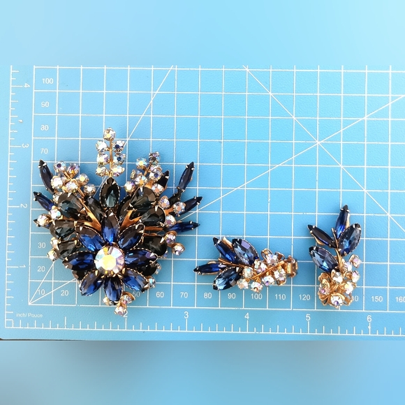Judy Lee Vintage Blue Rhinestone Brooch and Earring Set - Picture 7 of 10